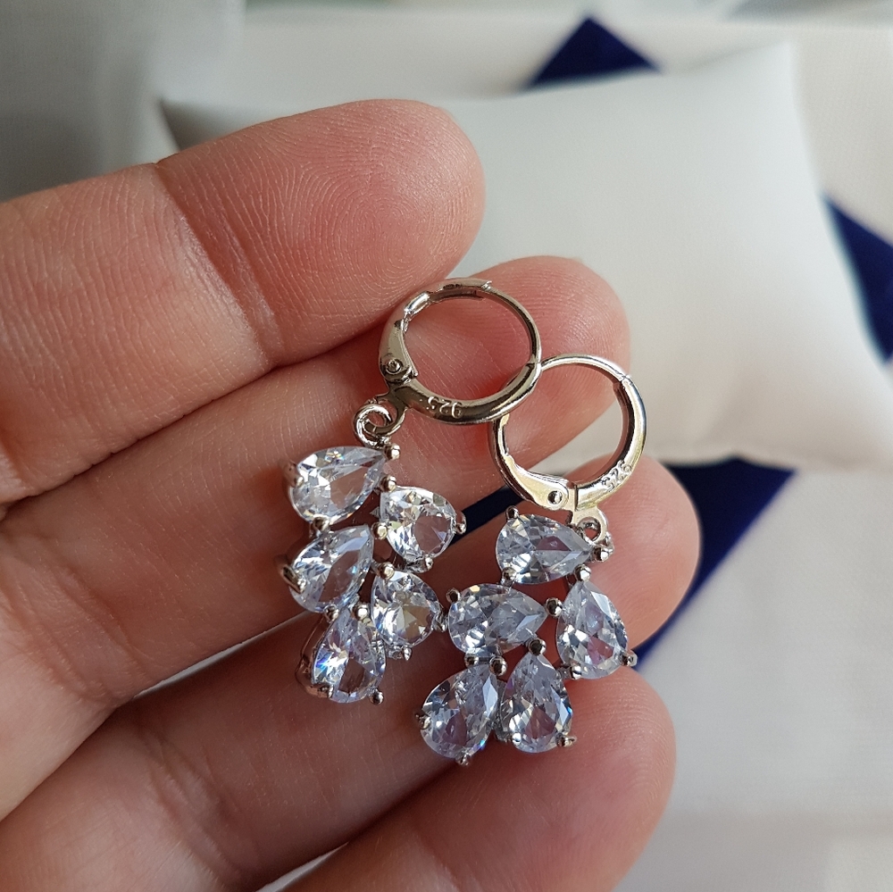Swarovski Elements 925 Sterling Silver Clear Teardrop Cluster Necklace NEW - Picture 16 of 16